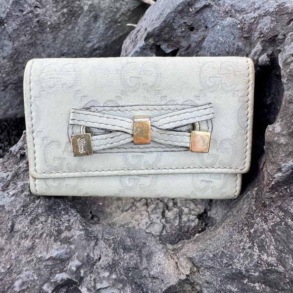 Gucci Handbags - Gucci Guccissima Leather Bow Key Holder Case Cream Ivory